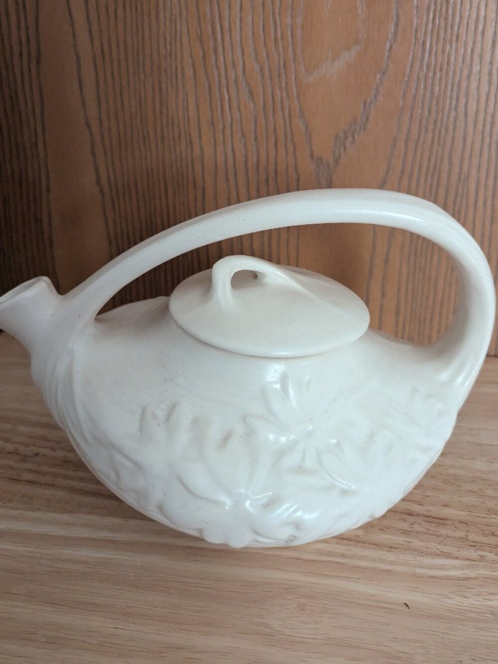 VTG McCoy Pottery Daisy Floral Teapot Cream/Off White Lidded 1942 Timeless